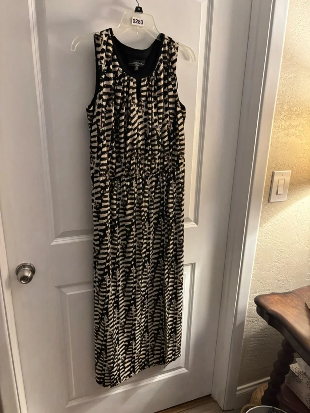 Sleeveless R& M Richard’s Black and White Printed Maxi Dress - Picture 11 of 11